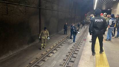 Marmaray'da tren aylarına atlayan şahıs yaşamını yitirdi