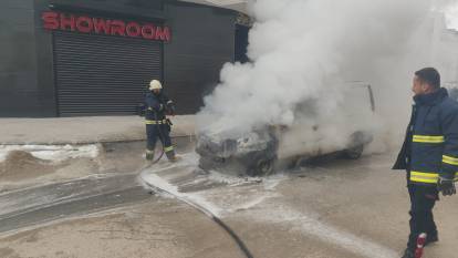 Van'da seyir halindeki kamyonet küle döndü