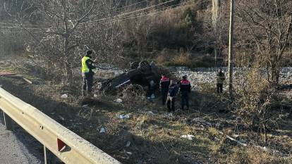 Amasya’da hafif ticari araç devrildi: 1 ölü, 4 yaralı