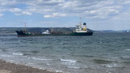 Çanakkale Boğazı'nda atık taşıma tankeri karaya oturdu