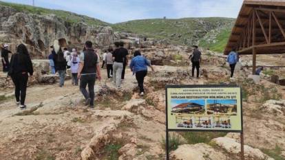 Adıyaman öğrencileri YKS öncesi Perre Antik Kenti'nde tarihle buluştu