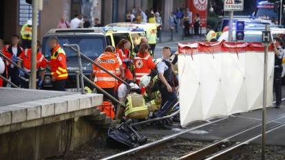 Stuttgart'ta trafik kazası: 1 ölü, 8 yaralı