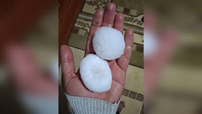 Kulp'ta ceviz büyüklüğünde dolu yağdı