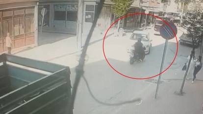 Motosiklet ve otomobilin çarpışması sonucu yaralanma