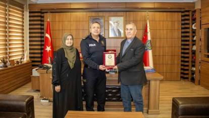 Bilecik İl Emniyet Müdürü'nden Emekli Bekçiye Teşekkür Plaketi