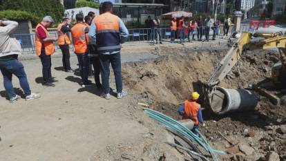 Maslak'ta Çöken Yolda Tamirat Çalışmaları Devam Ediyor
