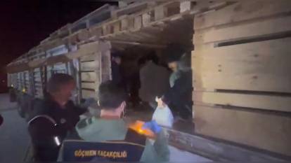 Bitlis'te TIR'da 42 kaçak göçmen yakalandı, 2 şüpheli tutuklandı