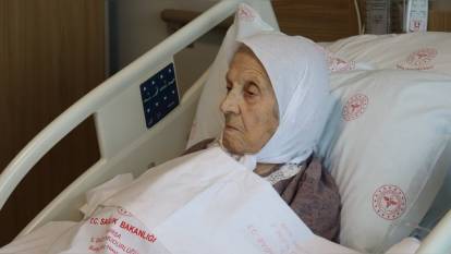 Bursa'da 104 yaşındaki Embiye Kadıoğlu'nun kalp kapağı kapalı ameliyatla değiştirildi