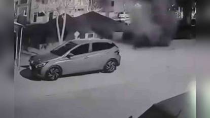 Aksaray'da su borusu patladı, 2 araç hasar gördü