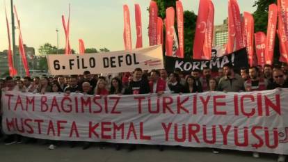 CHP'li gençler, Deniz Gezmiş'i Dolmabahçe'de andı