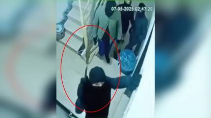 Kızıltepe'de kar maskeli 4 şüpheli, husumetlilerinin kapısını parçalayıp kaçtı