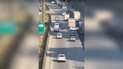 Adana'da TIR lastiği 5 otomobilin karıştığı kazaya neden oldu
