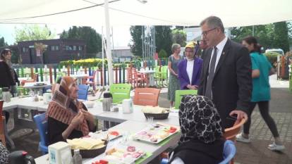 Osmangazi Belediyesi'nden Alzheimer hastaları için Anneler Günü kahvaltısı
