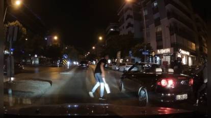 İzmir Karşıyaka'da trafikte döner bıçaklı kavga