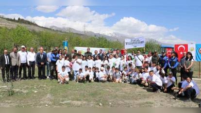 Erzincan'da 'Orman Benim' kampanyasıyla çevre temizliği