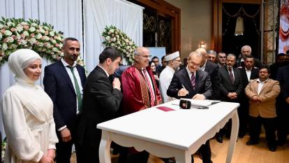 1,5 milyon çift evlenmeyi bekliyor