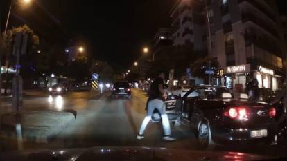 İzmir'de trafikte döner bıçağıyla tehdit: Sürücü tutuklandı