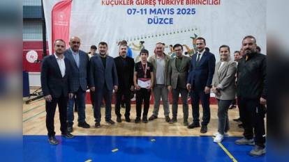 Düzce'de 700 sporcunun katılımıyla Okul Sporları Küçük Erkekler Güreş Türkiye Birinciliği tamamlandı
