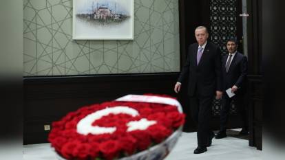 Cumhurbaşkanı Erdoğan başkanlığında Kabine toplandı: Bahçeli'den 'Terörsüz Türkiye' çiçeği