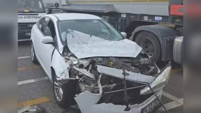 Gaziantep'te TIR'a arkadan çarpan otomobil sürücüsü yaralandı