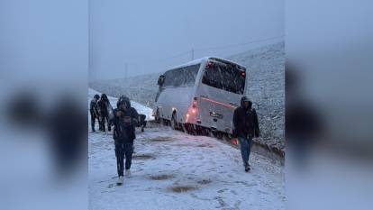 Gaziantep yolunda kaza: Taraftarlar otobüsün camından çıkarak kurtarıldı