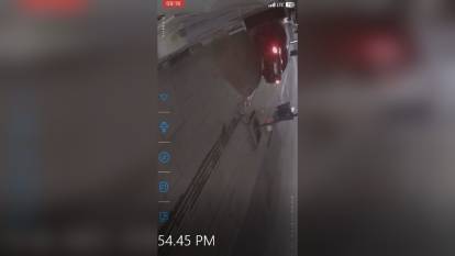 Çorum'da otomobil iş yerine çarptı: Sürücü olay yerinden kaçtı
