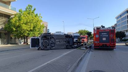 Bursa'da polis aracı takla attı: 5 yaralı
