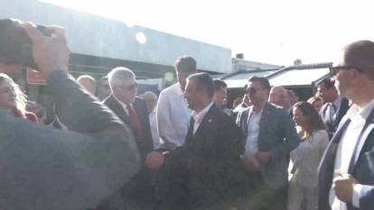 CHP Genel Başkanı Özel, İzmir'de Zübeyde Hanım'ı ziyaret etti