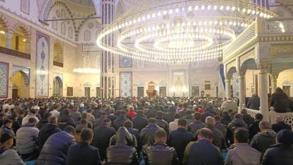 Kahramanmaraş’ta Ramazan Ayının İlk Teravih Namazı Coşkuyla Eda Edildi