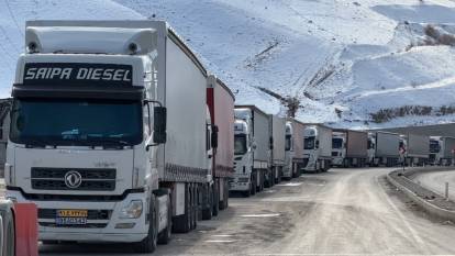 Esendere Gümrük Kapısı'nda 2 Kilometrelik Tır Kuyruğu: Ekonomik Etkiler