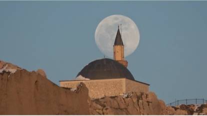 Van'da Dolunay ve Tarih Bir Arada: Görsel Şölen