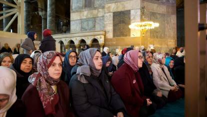AK Parti Kadın Kolları, 300 Bini Aşkın Hatim Duasını Ayasofya'da Gerçekleştirdi