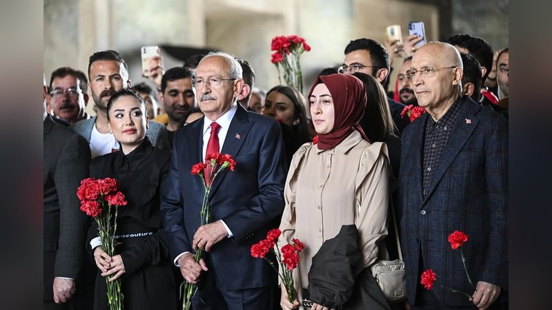 aa-20230513-31127939-31127926-cumhurbaskani-adayi-ve-chp-genel-baskani-kilicdaroglu-anitkabiri-ziyaret-etti.webp