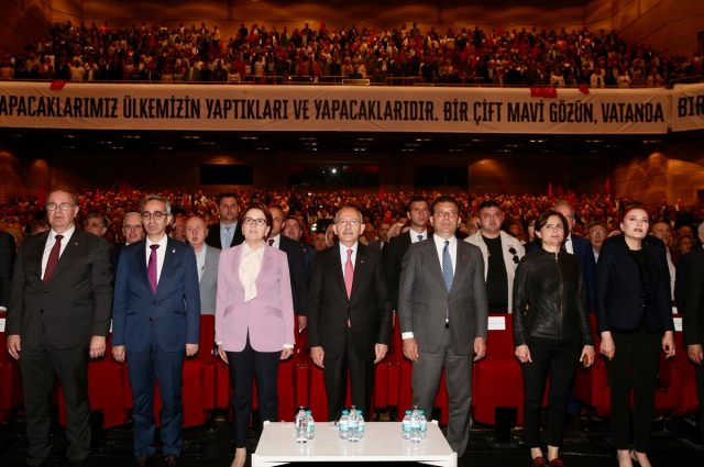 celal-sengor-meral-aksener-e-sarilarak-hungur-15956451-4544-m.jpg