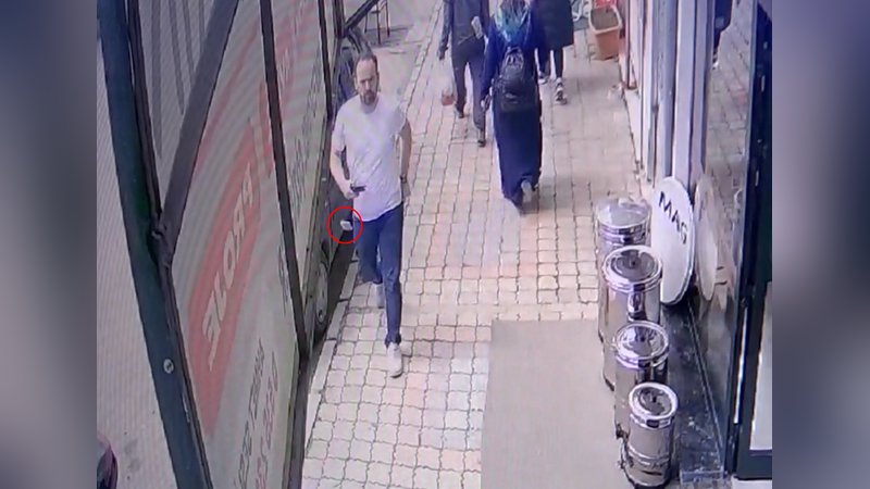 kaldirimdaki-paranin-sahibi-belediye-anonsuyla-bulundu-2959-dhaphoto2.jpg