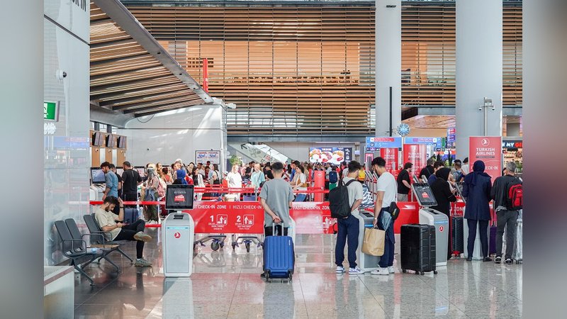 istanbul-havalimaninda-tum-zamanlarin-yolcu-rekoru-kirildi-1761-dhaphoto2.jpg