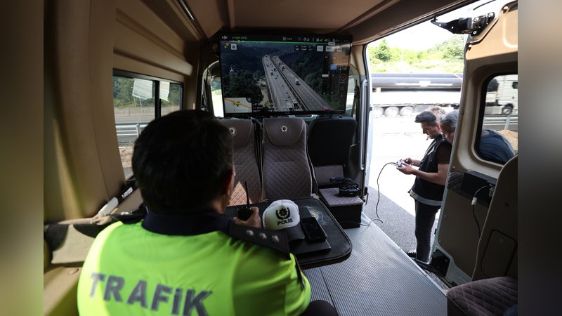 aa-20230623-31508423-31508418-anadolu-otoyolunda-emniyet-seridi-ihlali-dron-destegiyle-tespit-ediliyor.jpg