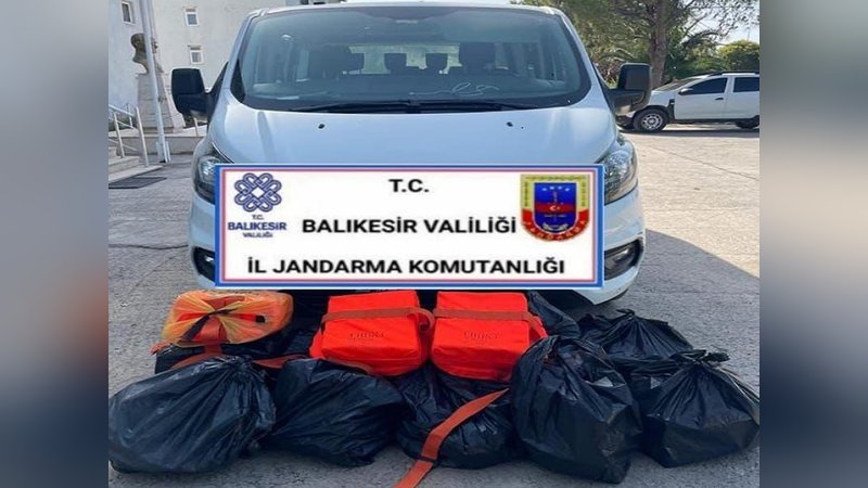 ayvalikta-251-kacak-gocmen-yakalandi-2-organizator-tutuklandi-9302-dhaphoto1.jpg