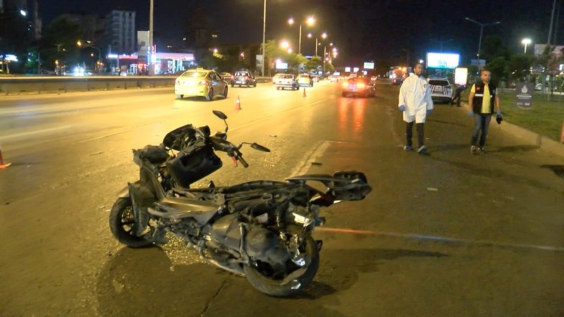 atasehir-d-100-karayolunda-otomobilin-carptigi-motosikletli-hayatini-kaybetti-1423-dhaphoto1.jpg