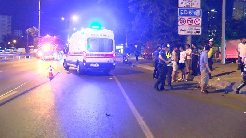 atasehir-d-100-karayolunda-otomobilin-carptigi-motosikletli-hayatini-kaybetti-1423-dhaphoto3.jpg
