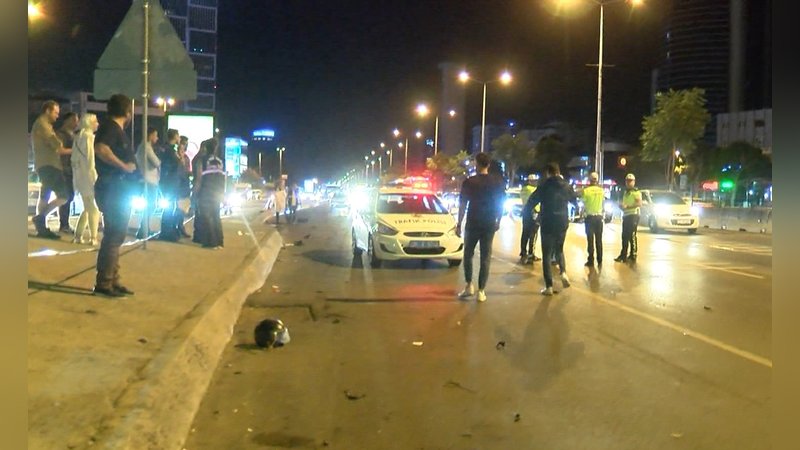 atasehir-d-100-karayolunda-otomobilin-carptigi-motosikletli-hayatini-kaybetti-1423-dhaphoto4.jpg