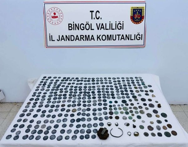 bingolde-2-gok-tasi-ile-373-tarihi-eser-ele-gecirildi-8164-dhaphoto1.jpg