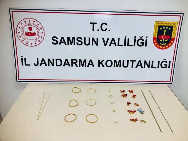 samsunda-jandarma-oldugunu-soyleyerek-dolandiran-supheli-yakalandi-5008-dhaphoto1.jpg