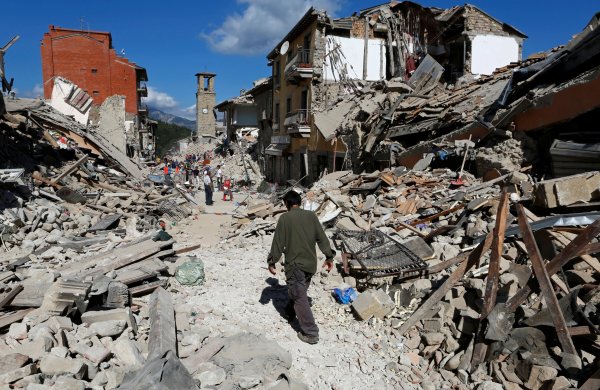 italy-earthquake-pescara-del-tronto.jpg