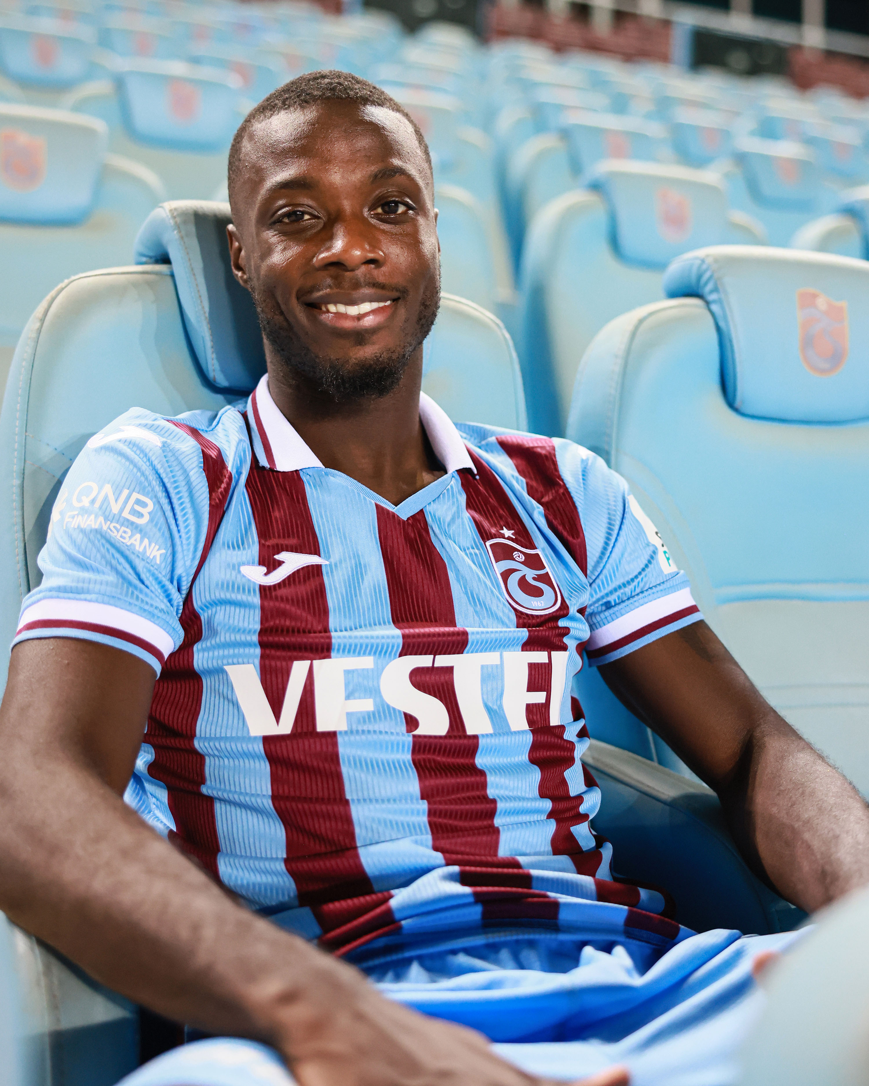 pepenin-forma-numarasini-trabzonspor-taraftarlari-secti-3580-dhaphoto3.jpg