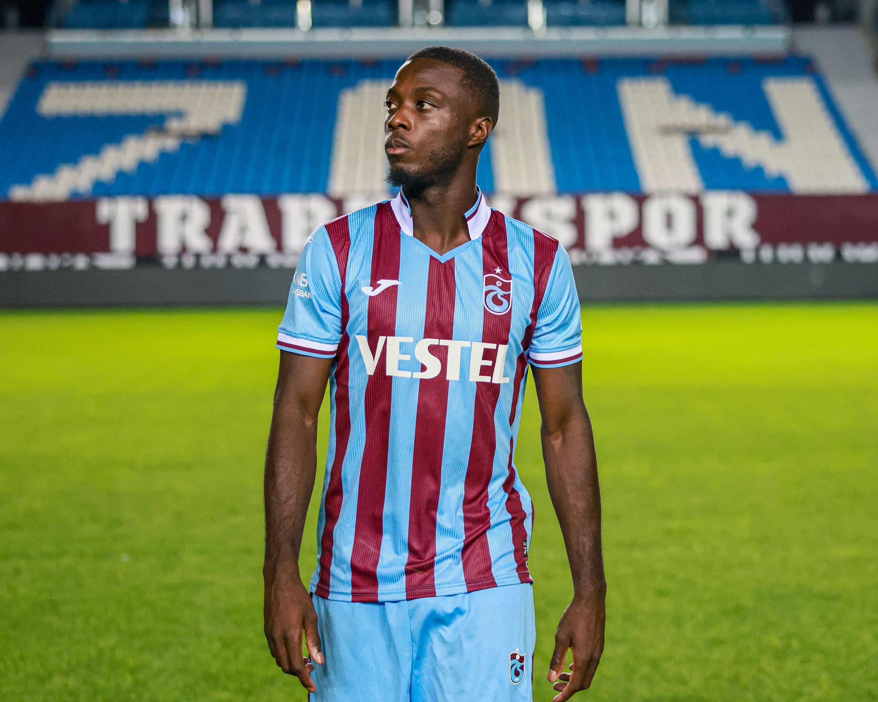 pepenin-forma-numarasini-trabzonspor-taraftarlari-secti-3580-dhaphoto8.jpg