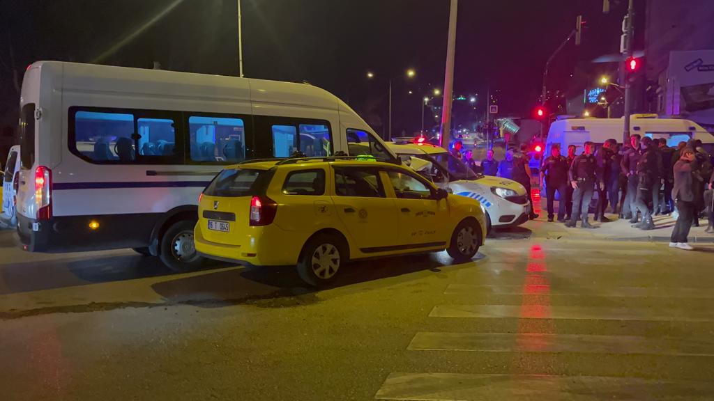 bursada-polis-araci-ile-servis-minibusu-ve-taksi-carpisti-3u-polis-6-yarali-2110-dhaphoto2-1.jpg