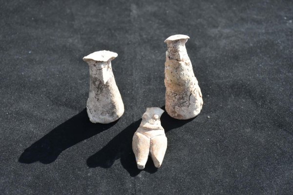 ulucak-hoyugunde-7-bin-700-yillik-insan-figurleri-bulundu-2799-dhaphoto6.jpg