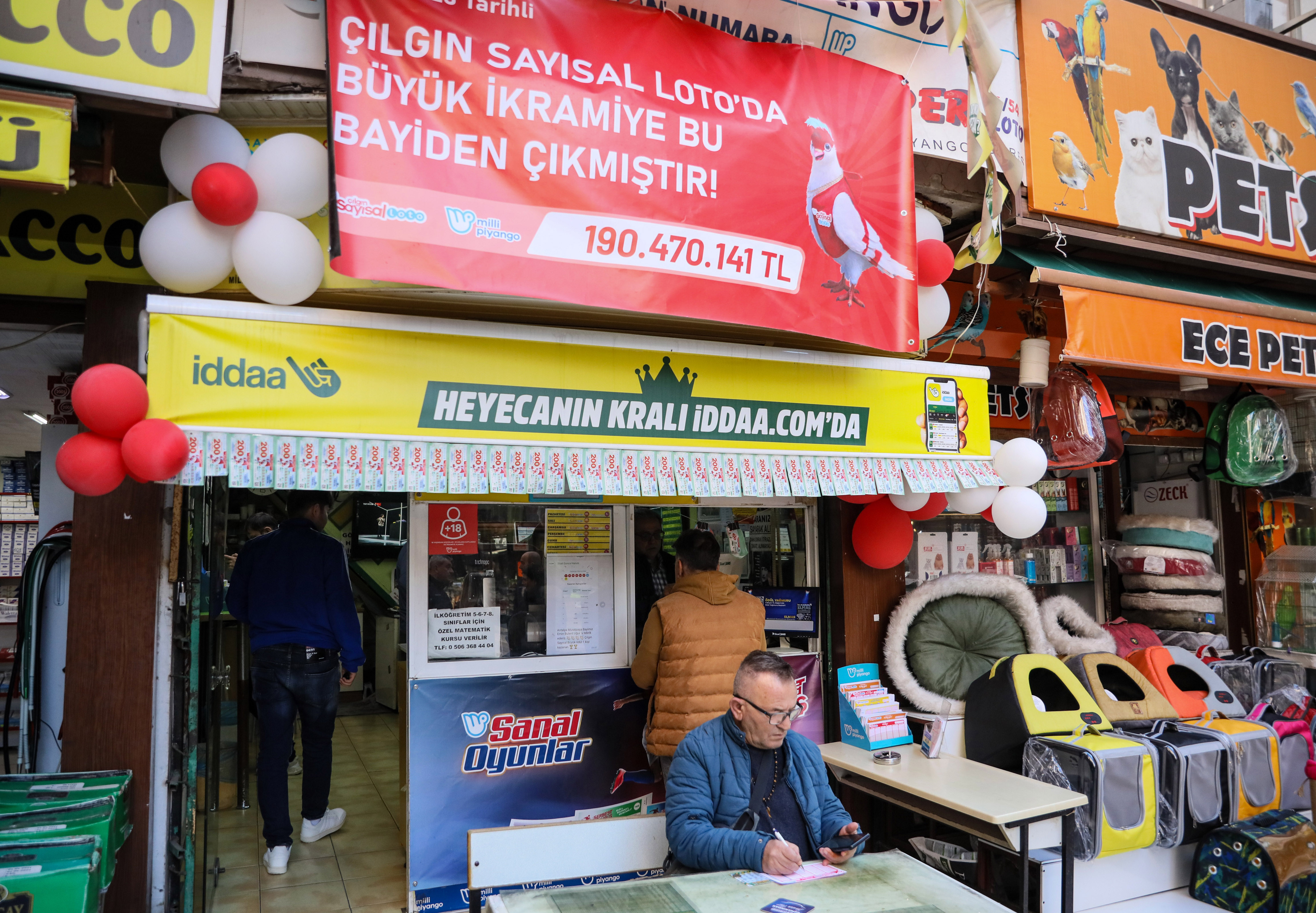 antalyaya-cikan-en-buyuk-ikramiye-cilgin-sayisal-lotodan-1330-dhaphoto4.jpg