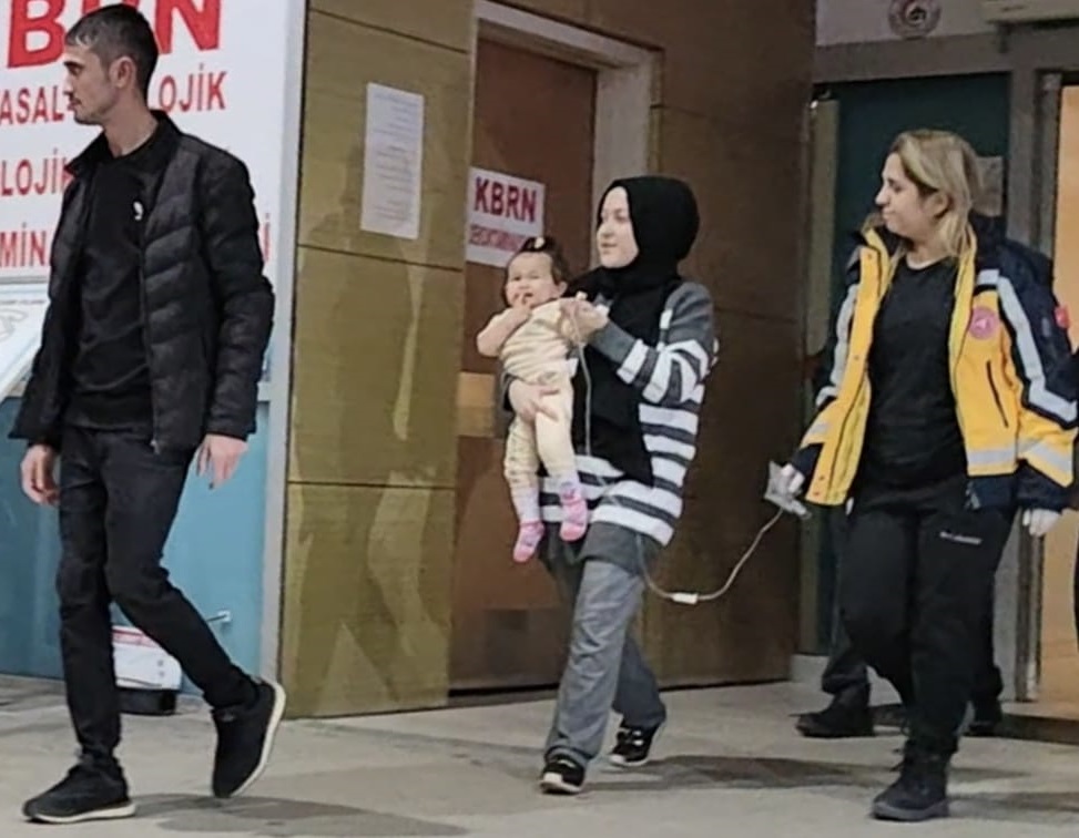 yuzey-temizleme-deterjani-icen-zeynep-bebek-zehirlendi-4490-dhaphoto2.jpg